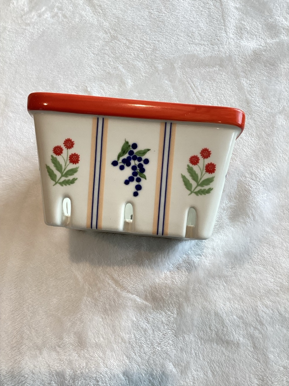 Anthropologie Berry Basket Large Lotta Stoneware New Red Strawberry Blueberry - Picture 7 of 13